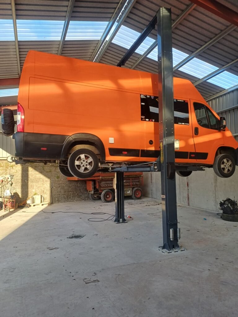 6‑tonne lift servicing camper van